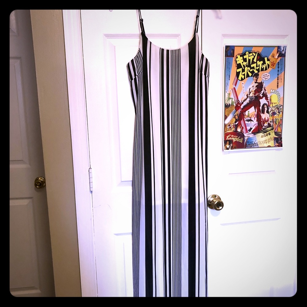 Black&white vertical striped maxi dress with slit